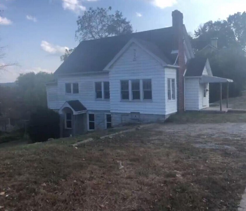 110 1/2 Beaver Ave in Beckley, WV - Building Photo