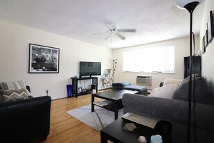 81 Green St in Brookline, MA - Building Photo