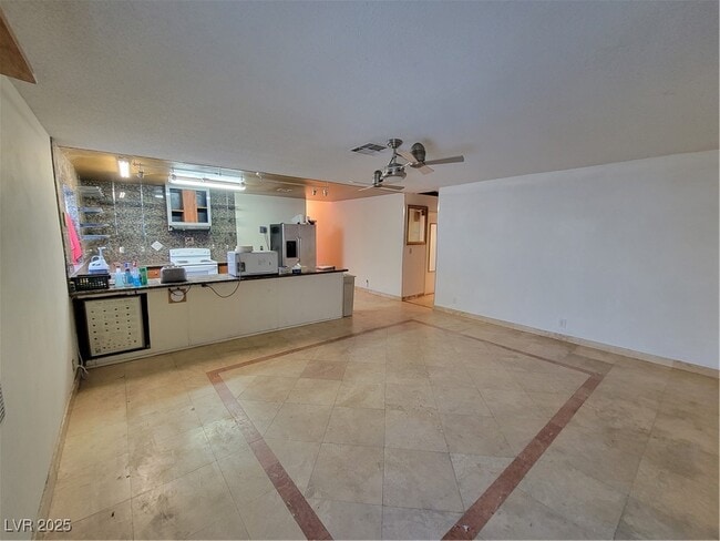 4723 Desert Vista Rd in Las Vegas, NV - Building Photo - Building Photo