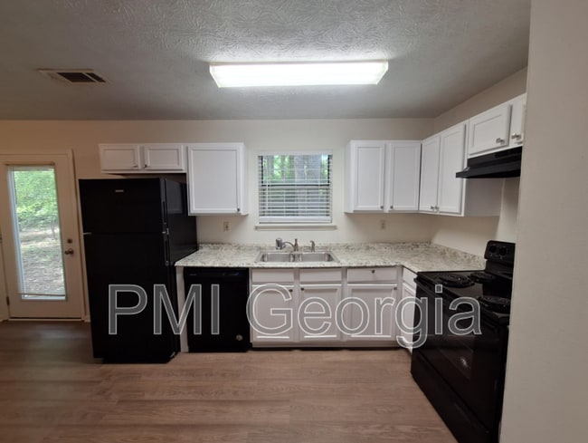 6562 Carriage Ln in Union City, GA - Building Photo - Building Photo