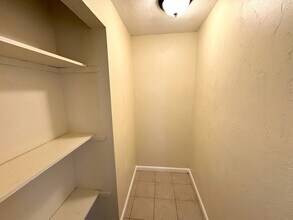 1096 N Shore Rd, Unit 1 in Revere, MA - Building Photo - Building Photo