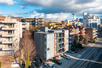 Bayview Heights in Seattle, WA - Building Photo - Building Photo