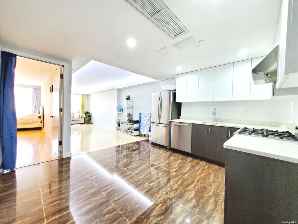 158-15 Union Tpke-Unit -310N in Queens, NY - Building Photo