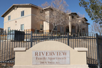 Riverview in Barstow, CA - Foto de edificio - Building Photo