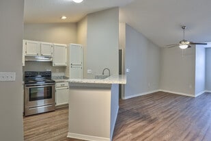 Alabaster Estates in Dothan, AL - Building Photo