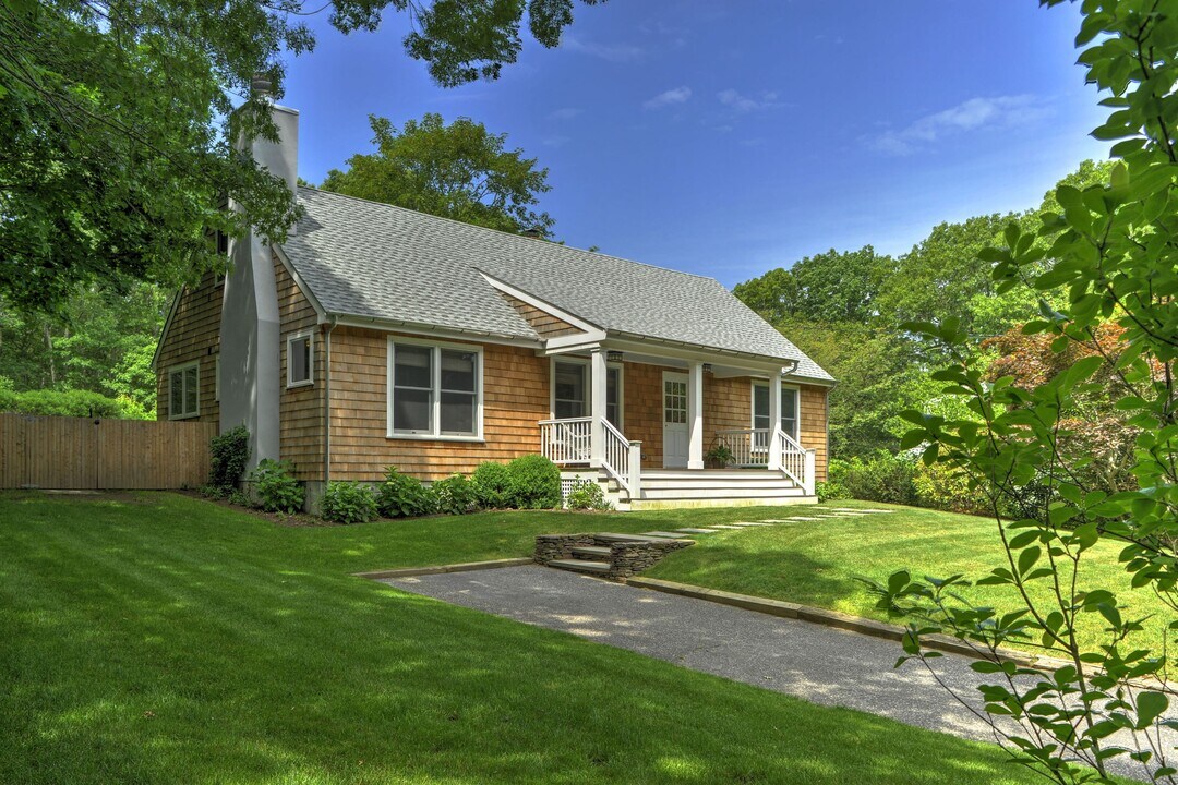 156 Suffolk St in Sag Harbor, NY - Building Photo