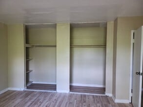 13945 Superior Rd, Unit 8G in East Cleveland, OH - Building Photo - Building Photo