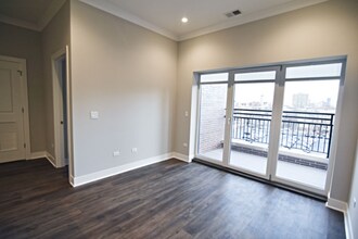 947 W Irving Park Rd in Chicago, IL - Building Photo - Building Photo