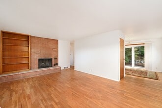 10344 45th Ave NE in Seattle, WA - Building Photo - Building Photo