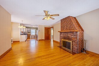 27 Lathrop St in South Hadley, MA - Building Photo - Building Photo