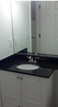 63 Park Dr, Unit B3 in Boston, MA - Foto de edificio - Building Photo