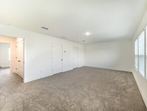 126 Kingswood Cir in Bloomingdale, GA - Building Photo - Building Photo