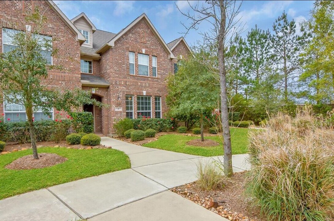 27 Umbria Ln in Spring, TX - Building Photo