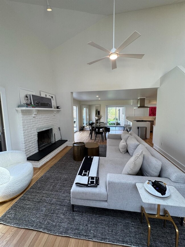 101 Noyac Path in Water Mill, NY - Building Photo - Building Photo