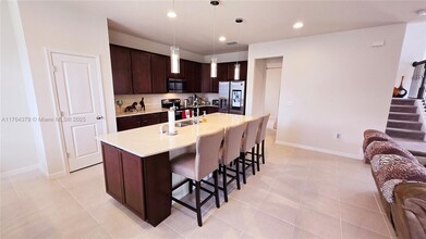 2647 E Lake Pointe Dr in Kissimmee, FL - Building Photo - Building Photo