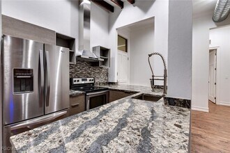 2278 First St, Unit 204 in Ft. Myers, FL - Building Photo - Building Photo