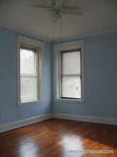 184 St Paul St in Brookline, MA - Foto de edificio - Building Photo