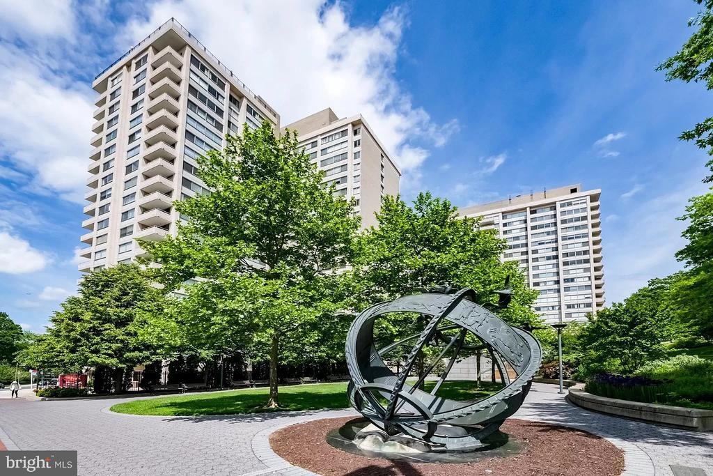 4515 Willard Ave in Chevy Chase, MD - Building Photo