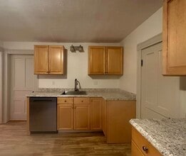 21 Clarke St, Unit 21 Clarke Upper in Concord, NH - Building Photo - Building Photo