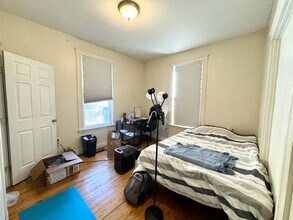 32 Hillside St, Unit 1T in Boston, MA - Foto de edificio - Building Photo