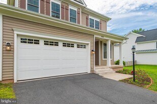 6665 Fayette St in Haymarket, VA - Building Photo