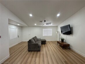 3244 Idaho Springs St in North Las Vegas, NV - Building Photo - Building Photo
