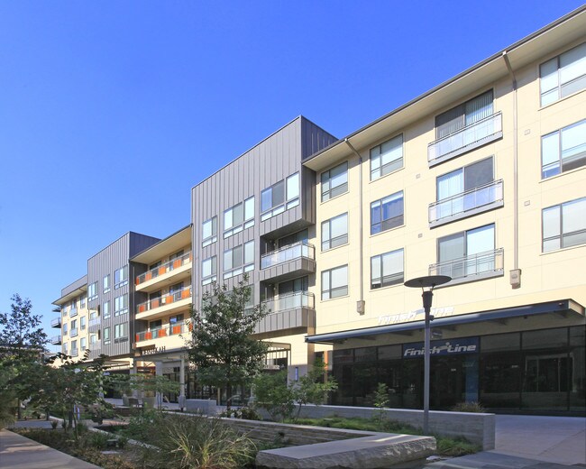 11010 Domain Dr in Austin, TX - Building Photo - Building Photo