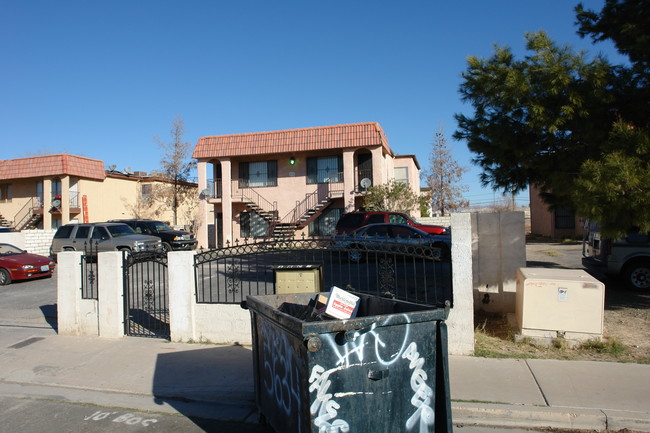 5634 Meikle Ln in Las Vegas, NV - Building Photo - Building Photo