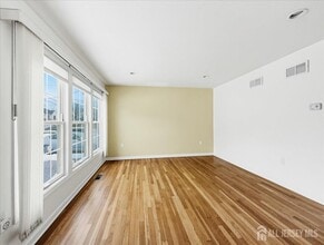 37 Jersey Ave in Edison, NJ - Building Photo - Building Photo
