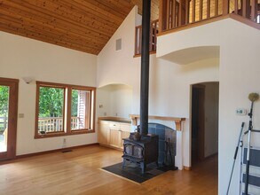 1067 Douglas Rd in Friday Harbor, WA - Building Photo - Building Photo