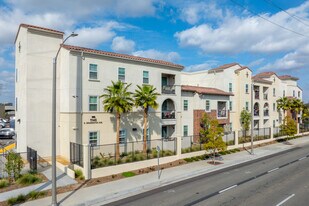 The Crossroads at Washington in Santa Ana, CA - Building Photo