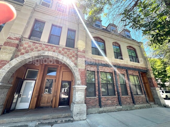 property at 517 E Broadway St