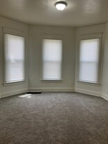319 W Nebraska Ave in Peoria, IL - Building Photo
