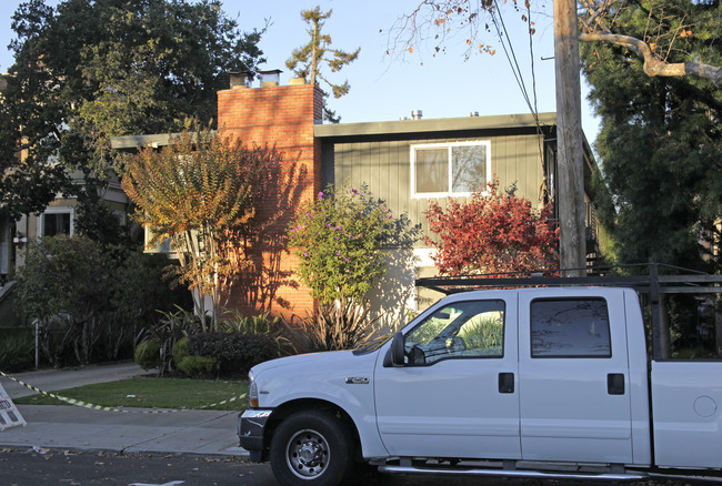 2037 Central Ave in Alameda, CA - Building Photo - Building Photo