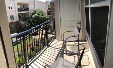 4845 Ashley Park Ln in Charlotte, NC - Foto de edificio - Building Photo