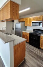 113 D L Vest, Unit 202 in La Vernia, TX - Foto de edificio - Building Photo