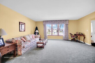 2344 Appleby Dr in Wheaton, IL - Building Photo - Building Photo