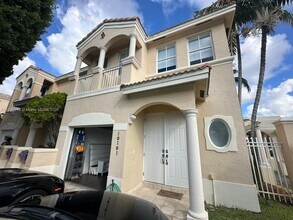 10101 NW 32nd Terrace in Doral, FL - Building Photo - Building Photo