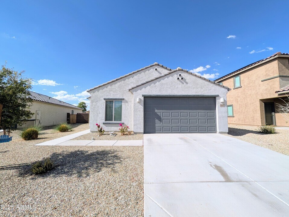 24458 W Verlea Dr in Buckeye, AZ - Building Photo