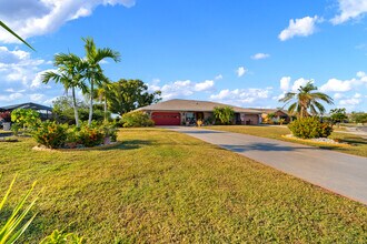 1808 N Pebble Beach Blvd in Sun City Center, FL - Building Photo - Building Photo