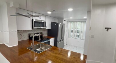 3982 NW 90th Ave in Sunrise, FL - Building Photo - Building Photo