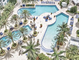 244 Biscayne Blvd, Unit 642 in Miami, FL - Building Photo