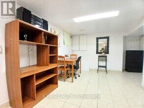 931 Pape Ave in Toronto, ON - Building Photo - Building Photo