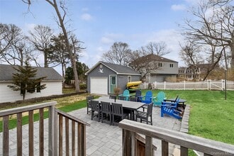 1050 Pine Ave in Southold, NY - Building Photo - Building Photo