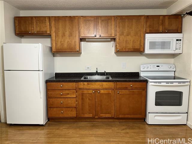 2407 Tusitala St in Honolulu, HI - Building Photo - Building Photo