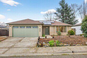 1517 Westfield Way in Medford, OR - Building Photo - Building Photo