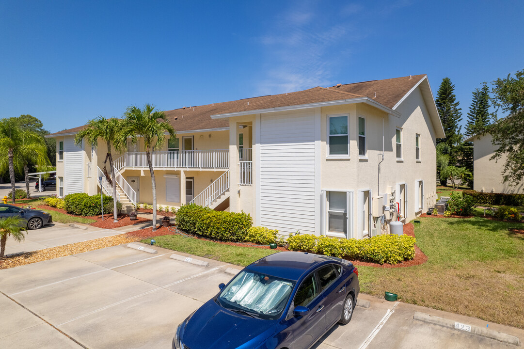 Eagle Pointe in Bonita Springs, FL - Building Photo