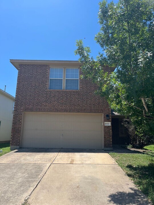 6800 Ferrystone Pass in Austin, TX - Building Photo