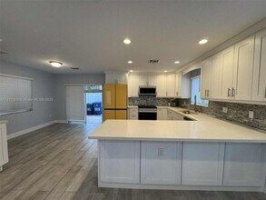 1315 Royal Palm Dr in Key Largo, FL - Building Photo - Building Photo
