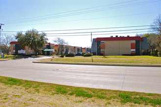 Rock Island Apartments in Irving, TX - Building Photo - Building Photo